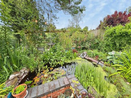 5 bedroom Detached house for sale in Alexandra Road, Burton-On-Trent, DE15