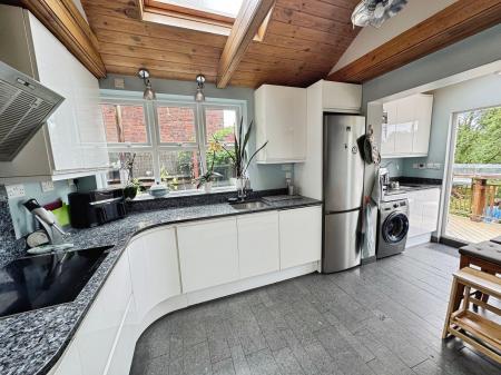 5 bedroom Detached house for sale in Alexandra Road, Burton-On-Trent, DE15