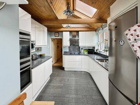 5 bedroom Detached house for sale in Alexandra Road, Burton-On-Trent, DE15