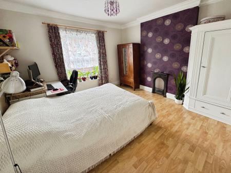 5 bedroom Detached house for sale in Alexandra Road, Burton-On-Trent, DE15