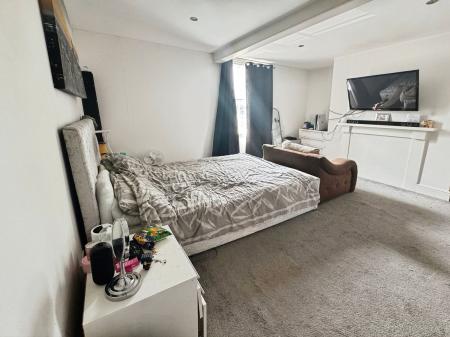 3 bedroom Terraced House for sale in Horninglow Street, Burton-On-Trent, DE14
