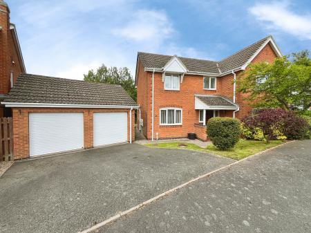 4 bedroom Detached house for sale in Doveridge Road, Burton-On-Trent, DE15