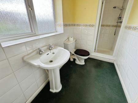 4 bedroom Detached house for sale in Doveridge Road, Burton-On-Trent, DE15