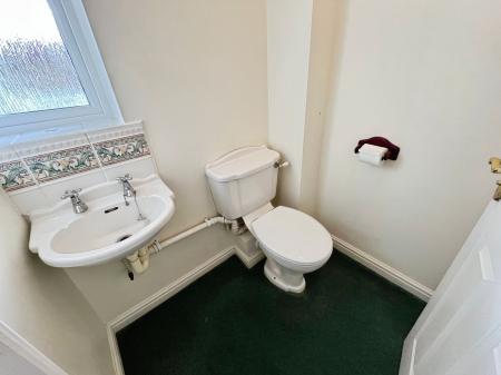 4 bedroom Detached house for sale in Doveridge Road, Burton-On-Trent, DE15