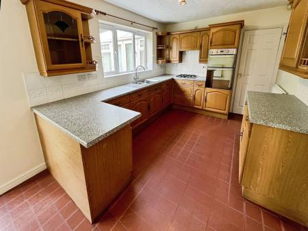 4 bedroom Detached house for sale in Doveridge Road, Burton-On-Trent, DE15