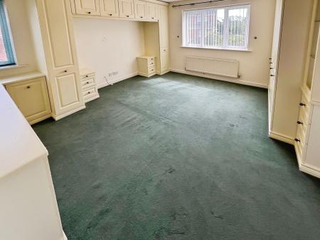 4 bedroom Detached house for sale in Doveridge Road, Burton-On-Trent, DE15