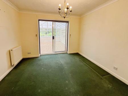 4 bedroom Detached house for sale in Doveridge Road, Burton-On-Trent, DE15