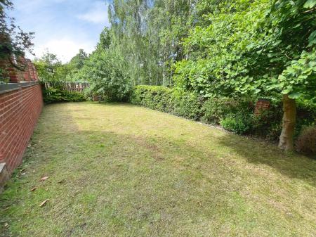 4 bedroom Detached house for sale in Doveridge Road, Burton-On-Trent, DE15