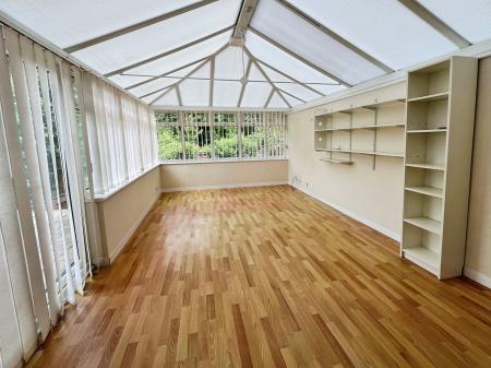 4 bedroom Detached house for sale in Doveridge Road, Burton-On-Trent, DE15