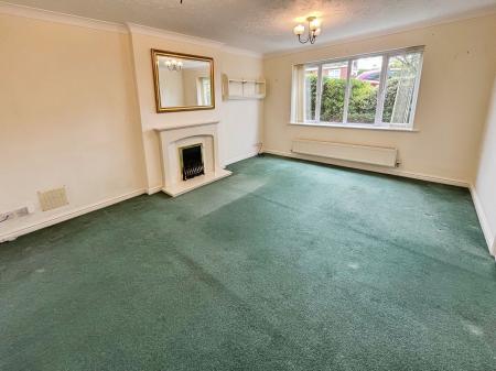 4 bedroom Detached house for sale in Doveridge Road, Burton-On-Trent, DE15