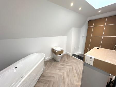5 bedroom Detached house for sale in Burton Road, Midway, DE11