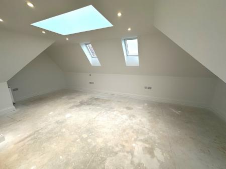 5 bedroom Detached house for sale in Burton Road, Midway, DE11