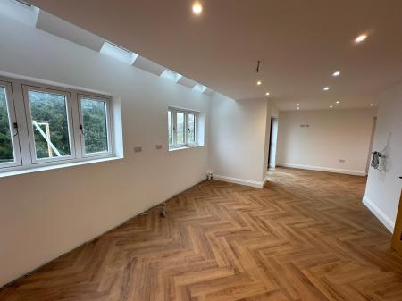 5 bedroom Detached house for sale in Burton Road, Midway, DE11