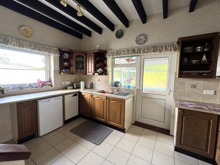 3 bedroom Detached house for sale in Gresley Wood Road, Church Gresley, DE11