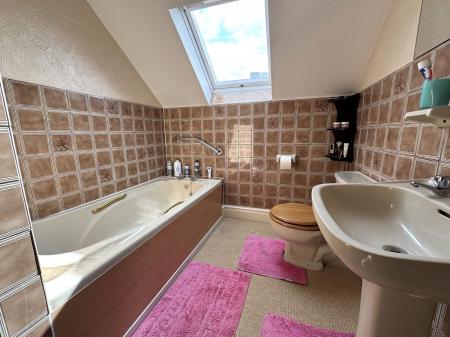 3 bedroom Detached house for sale in Gresley Wood Road, Church Gresley, DE11