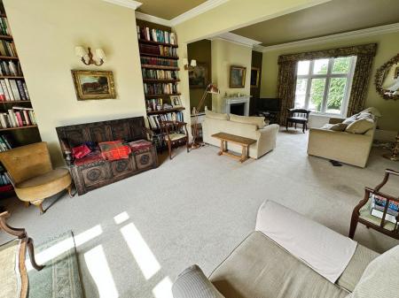 4 bedroom Detached house for sale in Newton Road, Burton-On-Trent, DE15