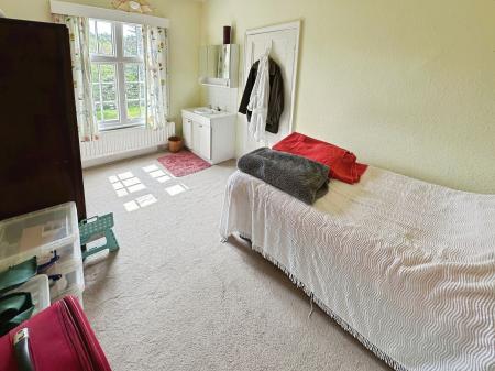 4 bedroom Detached house for sale in Newton Road, Burton-On-Trent, DE15