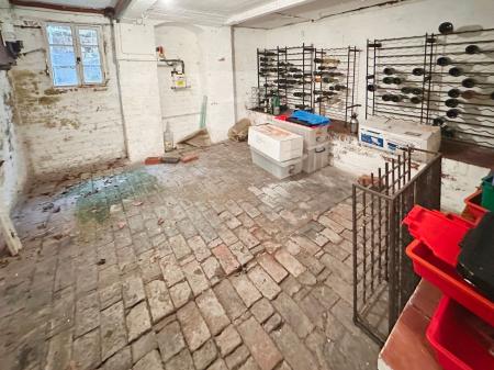 4 bedroom Detached house for sale in Newton Road, Burton-On-Trent, DE15