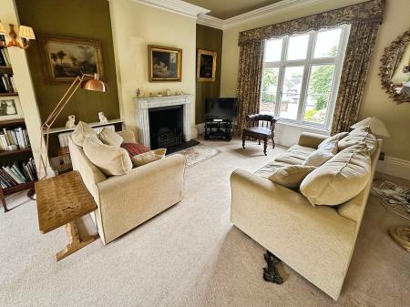 4 bedroom Detached house for sale in Newton Road, Burton-On-Trent, DE15