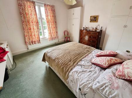 4 bedroom Detached house for sale in Newton Road, Burton-On-Trent, DE15