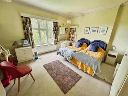 4 bedroom Detached house for sale in Newton Road, Burton-On-Trent, DE15