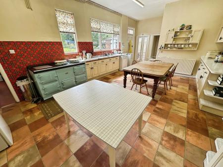 4 bedroom Detached house for sale in Newton Road, Burton-On-Trent, DE15