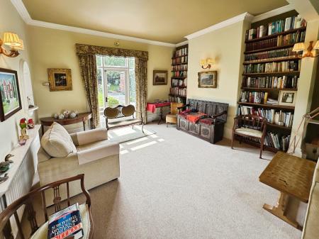 4 bedroom Detached house for sale in Newton Road, Burton-On-Trent, DE15