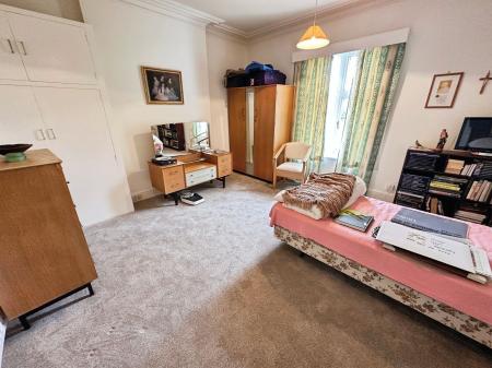4 bedroom Detached house for sale in Newton Road, Burton-On-Trent, DE15