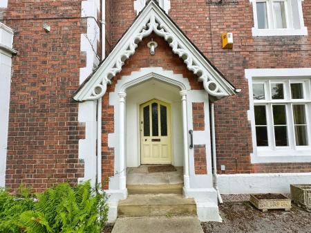 4 bedroom Detached house for sale in Newton Road, Burton-On-Trent, DE15