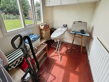 4 bedroom Detached house for sale in Newton Road, Burton-On-Trent, DE15