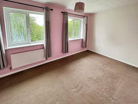 3 bedroom Terraced House for sale in Stirling Close, Church Gresley, DE11