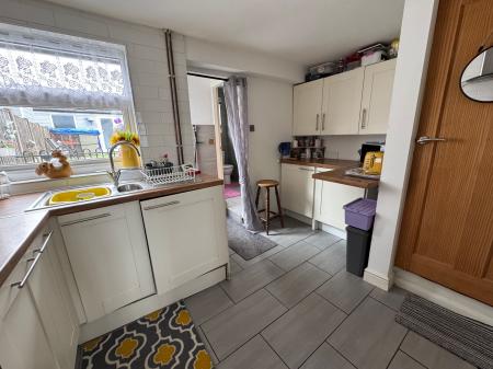 2 bedroom Terraced House for sale in Hall Street, Church Gresley, DE11