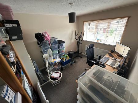 3 bedroom Terraced House for sale in Oak Close, Castle Gresley, DE11