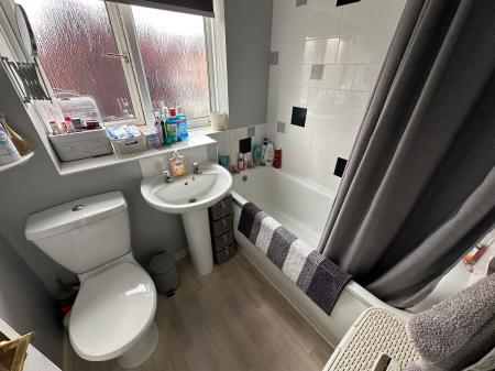 3 bedroom Terraced House for sale in Oak Close, Castle Gresley, DE11