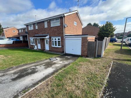 3 bedroom Semi-detached house for sale in Glamis Close, Stretton, DE13