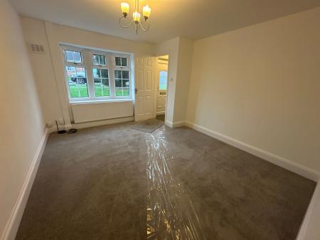3 bedroom Semi-detached house for sale in Glamis Close, Stretton, DE13