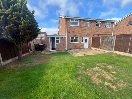 3 bedroom Semi-detached house for sale in Glamis Close, Stretton, DE13