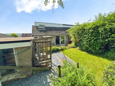 4 bedroom Semi-detached house for sale in Denton Road, Burton-On-Trent, DE13