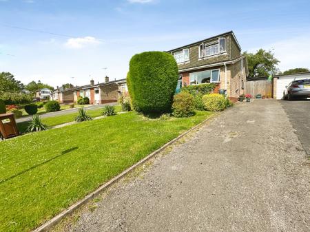 4 bedroom Semi-detached house for sale in Denton Road, Burton-On-Trent, DE13