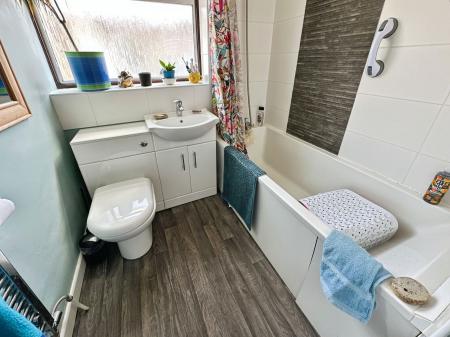 4 bedroom Semi-detached house for sale in Denton Road, Burton-On-Trent, DE13