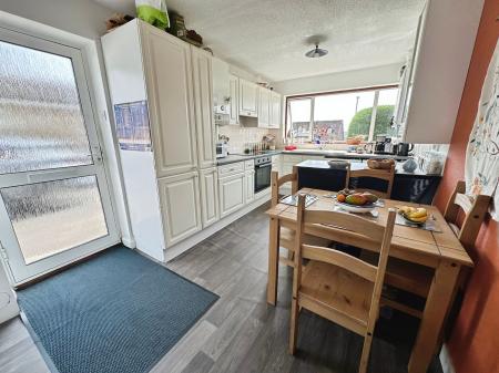 4 bedroom Semi-detached house for sale in Denton Road, Burton-On-Trent, DE13