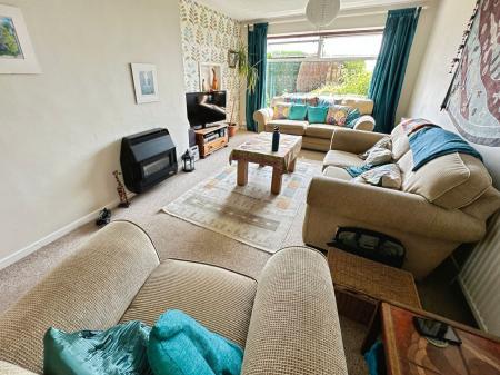 4 bedroom Semi-detached house for sale in Denton Road, Burton-On-Trent, DE13