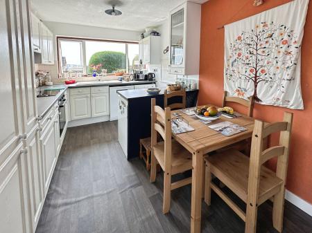 4 bedroom Semi-detached house for sale in Denton Road, Burton-On-Trent, DE13