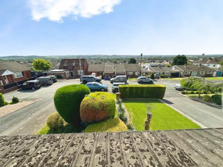 4 bedroom Semi-detached house for sale in Denton Road, Burton-On-Trent, DE13