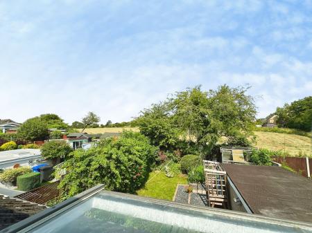 4 bedroom Semi-detached house for sale in Denton Road, Burton-On-Trent, DE13