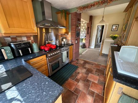 3 bedroom Detached house for sale in Rosliston Road, Burton-On-Trent, DE15