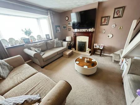 4 bedroom Semi-detached house for sale in The Grange, Burton-On-Trent, DE14