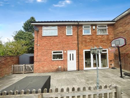 4 bedroom Semi-detached house for sale in The Grange, Burton-On-Trent, DE14