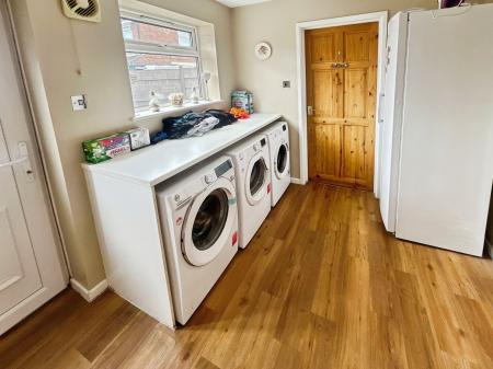 4 bedroom Semi-detached house for sale in The Grange, Burton-On-Trent, DE14