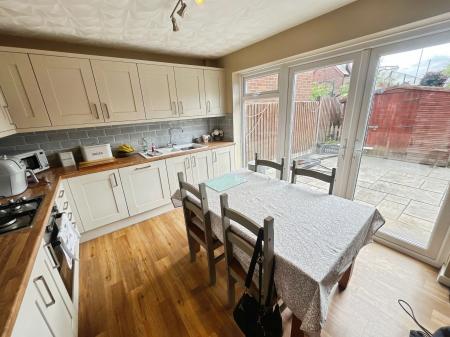 4 bedroom Semi-detached house for sale in The Grange, Burton-On-Trent, DE14